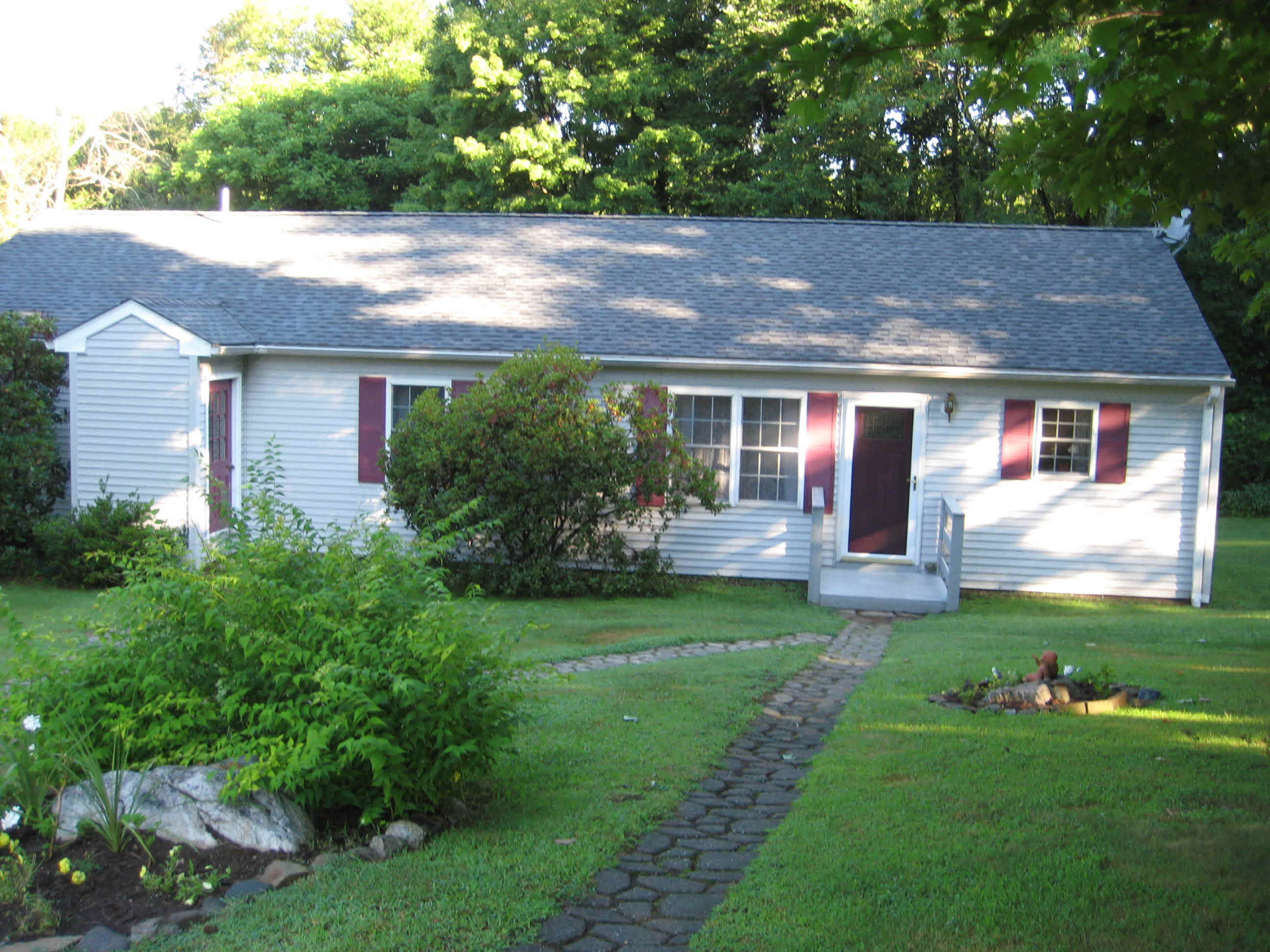 Building photograph for 32 SUNNY RIDGE RD